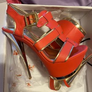 Bran New orange and gold high heeeeels 😍